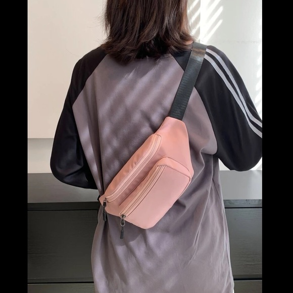 💙 Women’s Nylon Double Front Pockets Adjustable Strap Fanny Pack - Picture 2 of 8